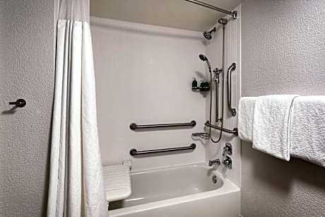 Room, 2 Queen Beds (Mobility/Hearing Accessible, Tub) (2 Queen Beds)