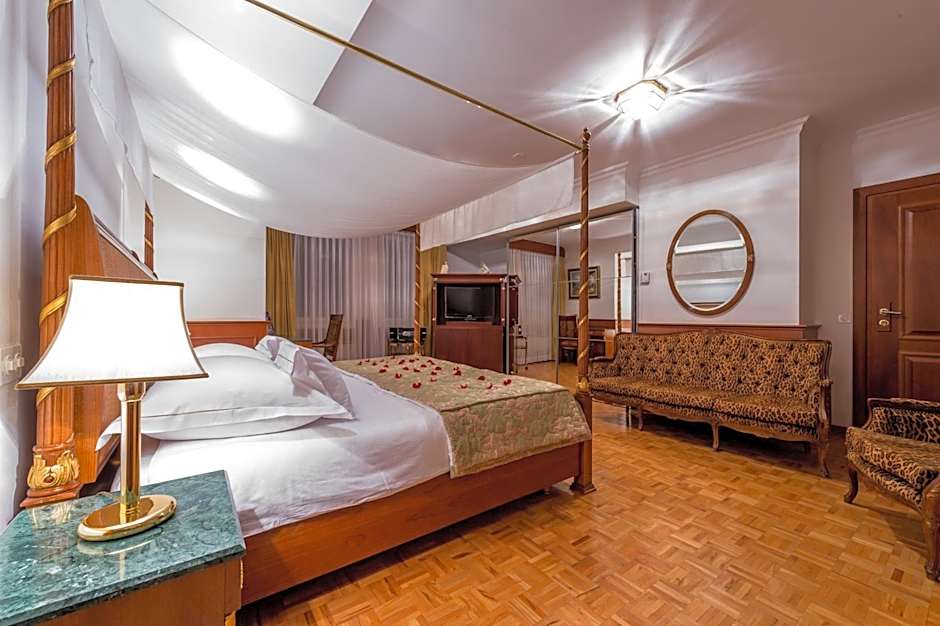 Hotel Century