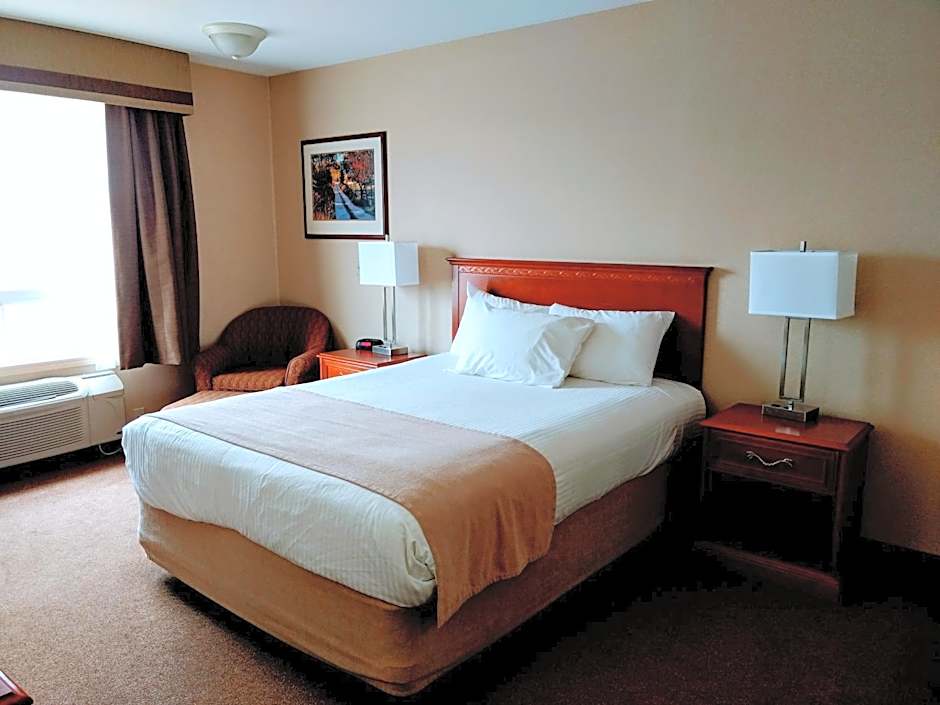 Photo 1 of 4 of 1 Queen Bed, Mobility Accessible, Nonsmoking