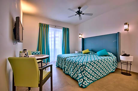 Double or Twin Room with Balcony with Executive Lounge access