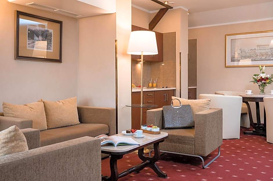Booking Hotel & Spa