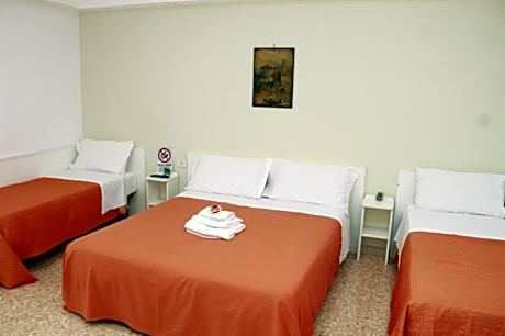 Quadruple Room with Private Bathroom