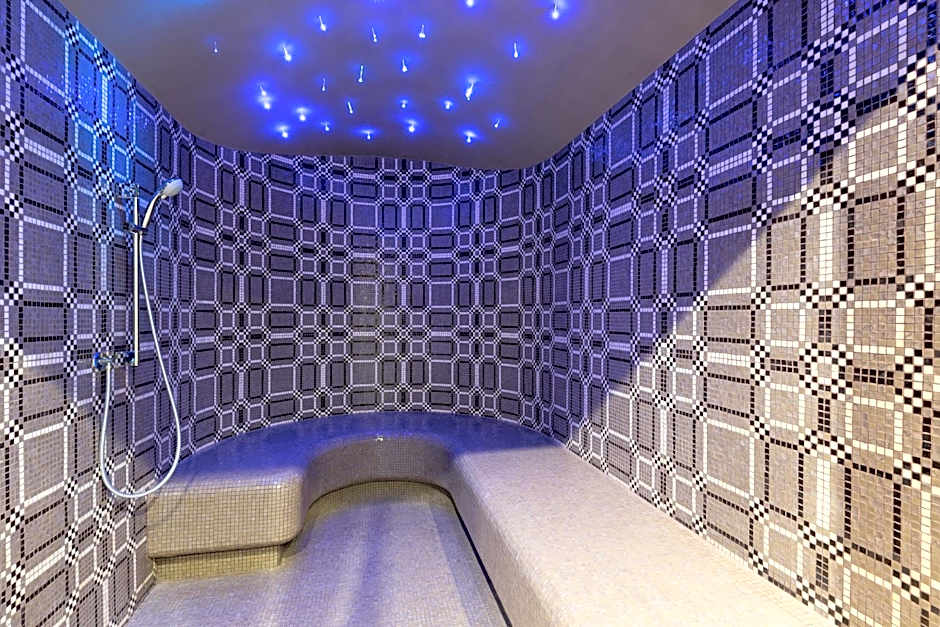 Envoy Hotel