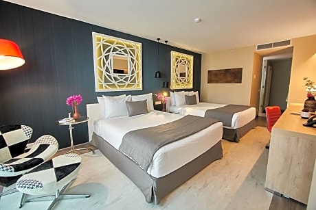 DELUXE 2 BEDS