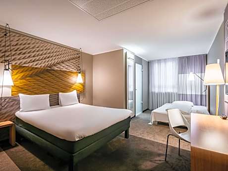 Comfort room with double bed (160 x 200 cm), sofa bed and new sleep concept