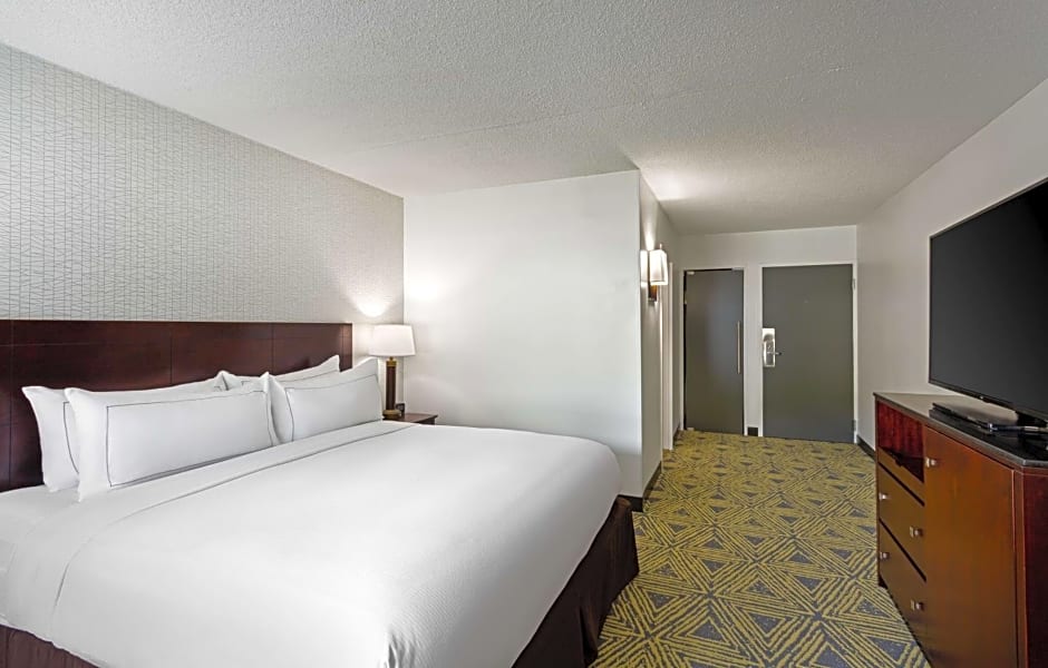 DoubleTree By Hilton Hotel Pittsburgh-Meadow Lands