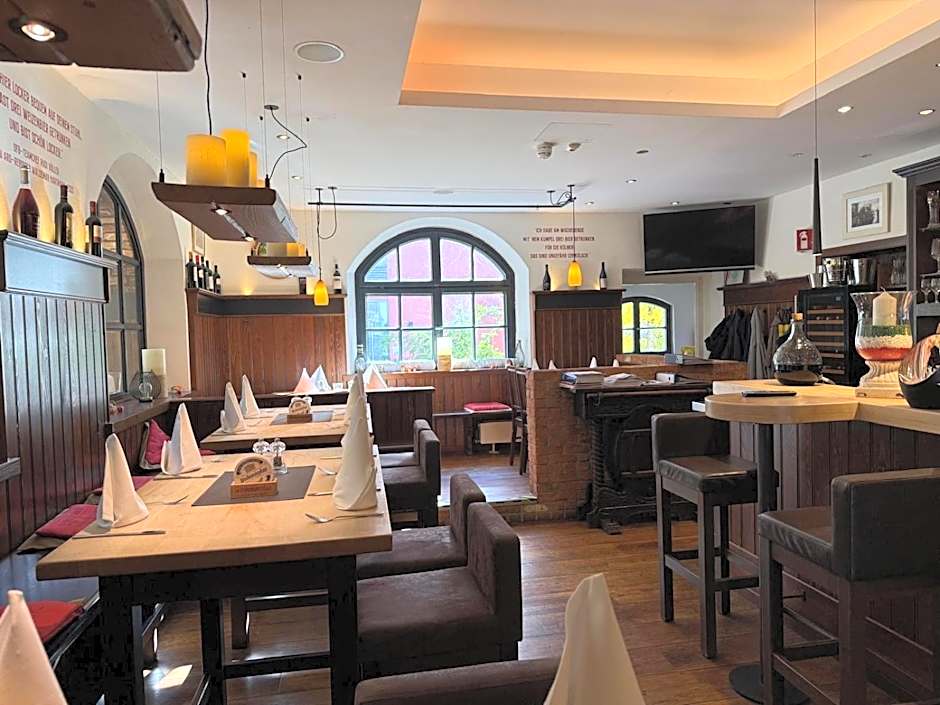 Brauerei Gasthaus Lohhof im Münchner Norden, direkt an der S1, nähe vom Flughafen, Zentrum, A92, Allianz Arena, Ruderregatta und Schießanlage G- Hochbrück entfernt, Internationale Küche