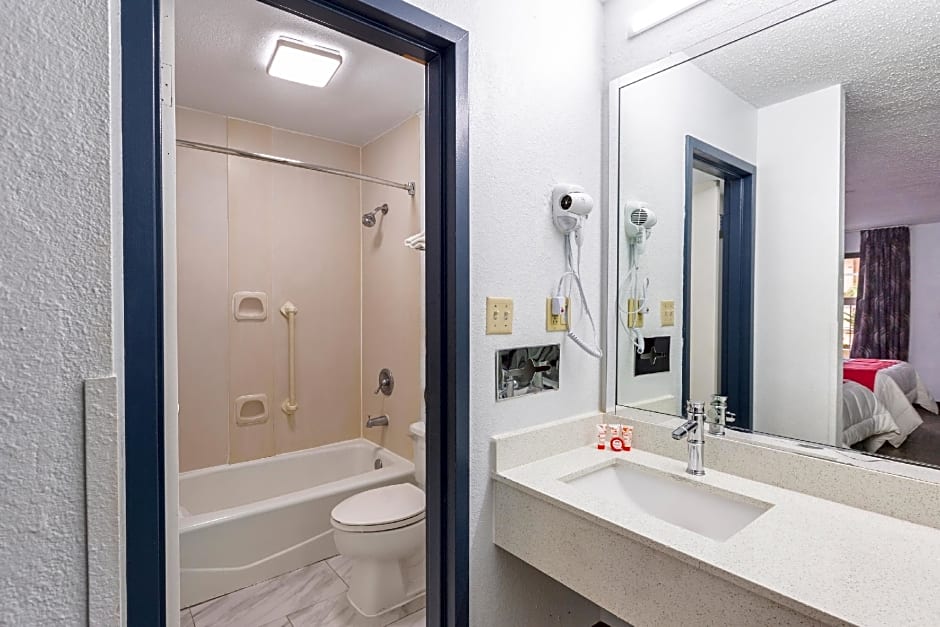 OYO Hotel Baton Rouge Mid City