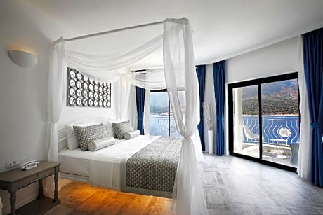 Deluxe Sea View Suite