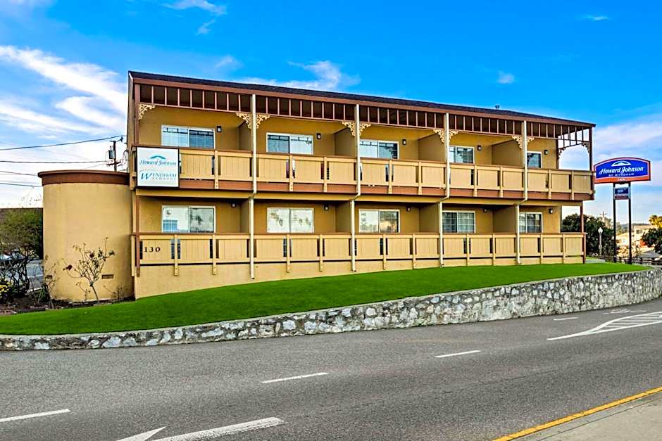 Howard Johnson by Wyndham Santa Cruz Beach Boardwalk