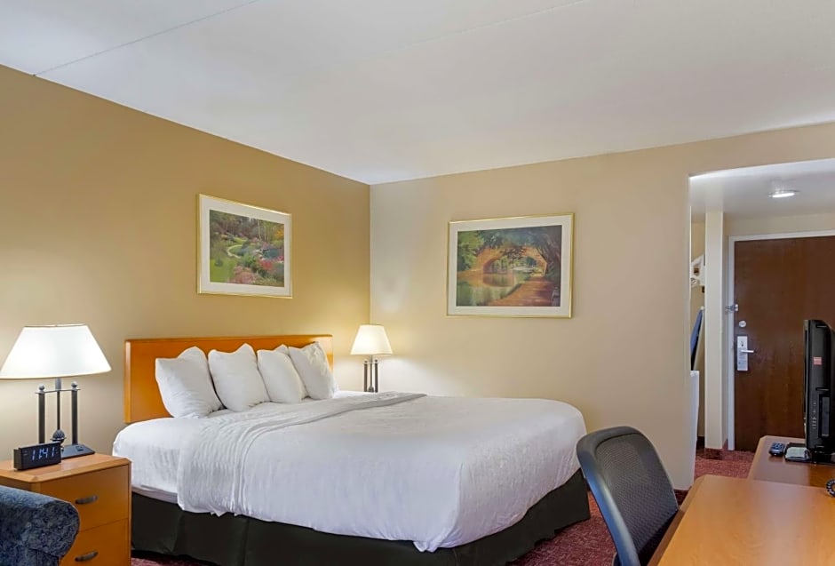 All Seasons Inn & Suites