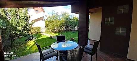 Villaweb Ground Floor ap in a house, 5min drive to center&airport, villa can accomodate 12-18pers