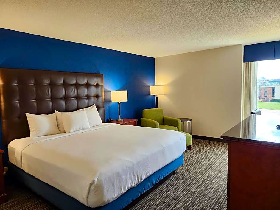 Heritage Inn & Suites St. Louis/Fenton, Trademark by Wyndham