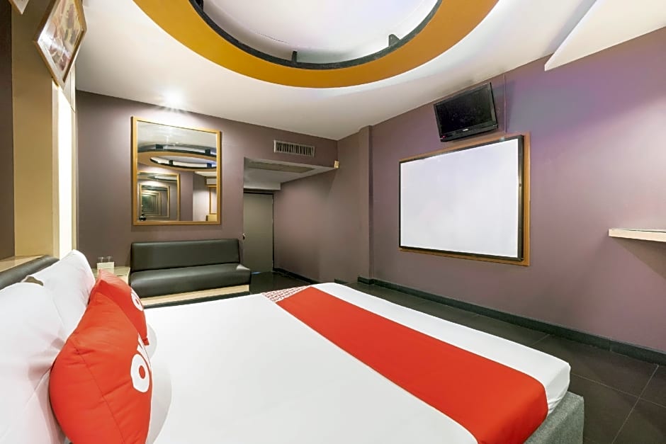 OYO 75382 Chonburi Hotel