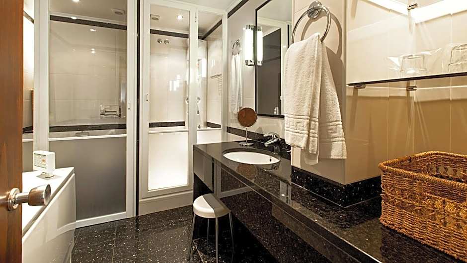 Carcavelos Beach Hotel