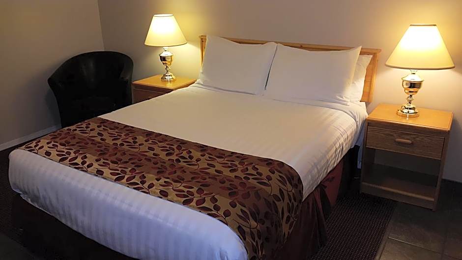 Photo 1 of 4 of Standard 1 Queen Bed