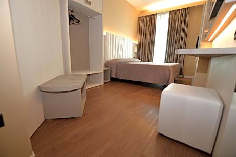 Double Room (1 Adult)