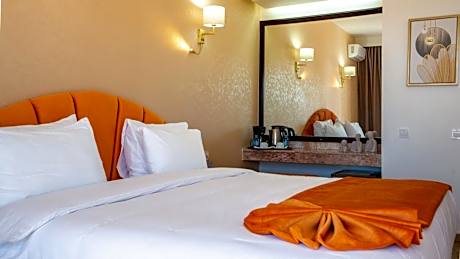 Intouriste Hôtel & Suites
