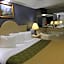 Village Inn & Suites - Smithville