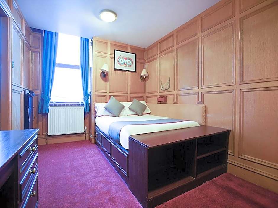 OYO The Rowers Hotel