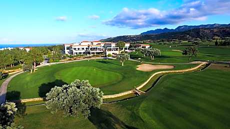 Korineum Golf & Beach Resort - Alojamientos en KYRENIA