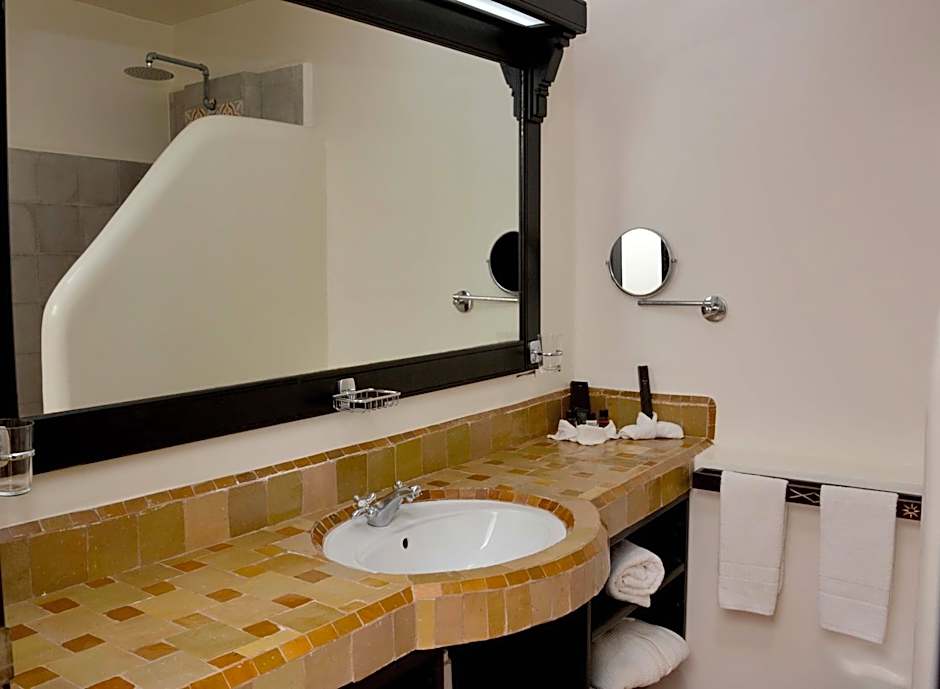 Borjs Hotel Suites & SPA