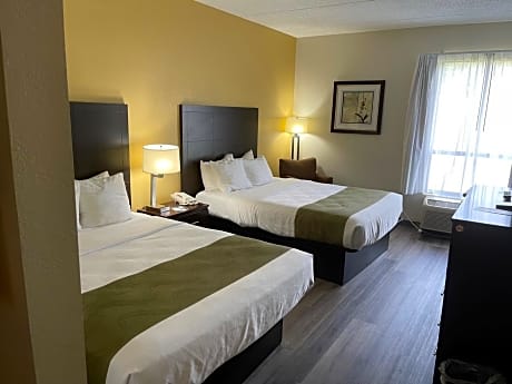 Queen Room with Two Queen Beds - Mobility Accessible/Non-Smoking