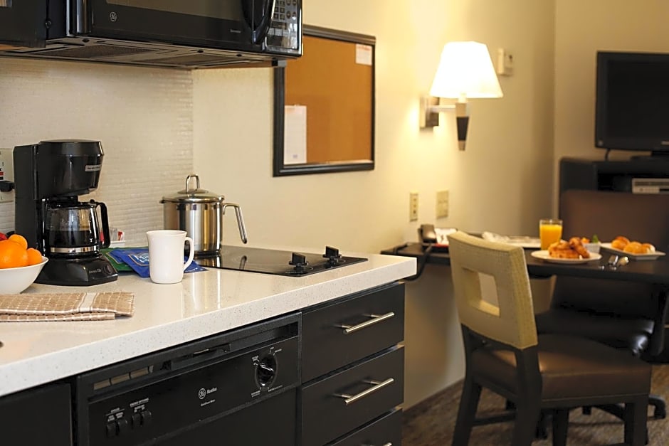 Candlewood Suites East Lansing, an IHG Hotel