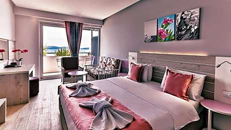 Double Room with Balcony and Sea View