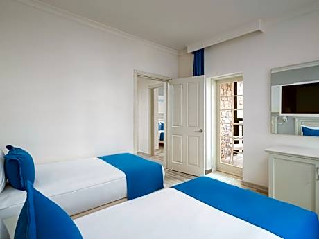 FAMILY ROOM STANDARD