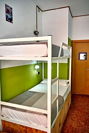 Bed in 6-Bed Mixed Dormitory Room