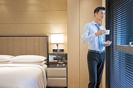 One-Bedroom Corner King Suite