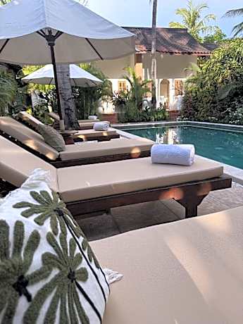 White Coconut Resort