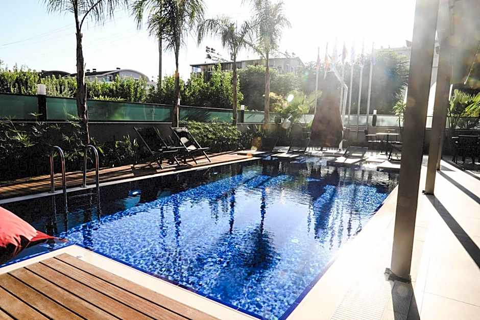 Laren Sea Side Hotel Spa