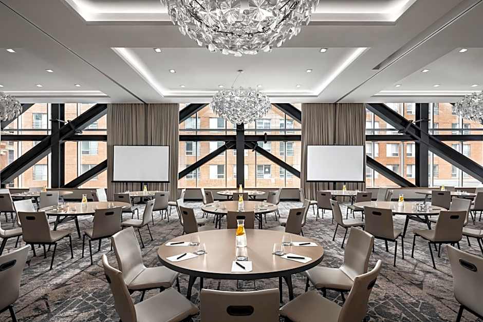 Humaniti Hotel Montreal, Autograph Collection