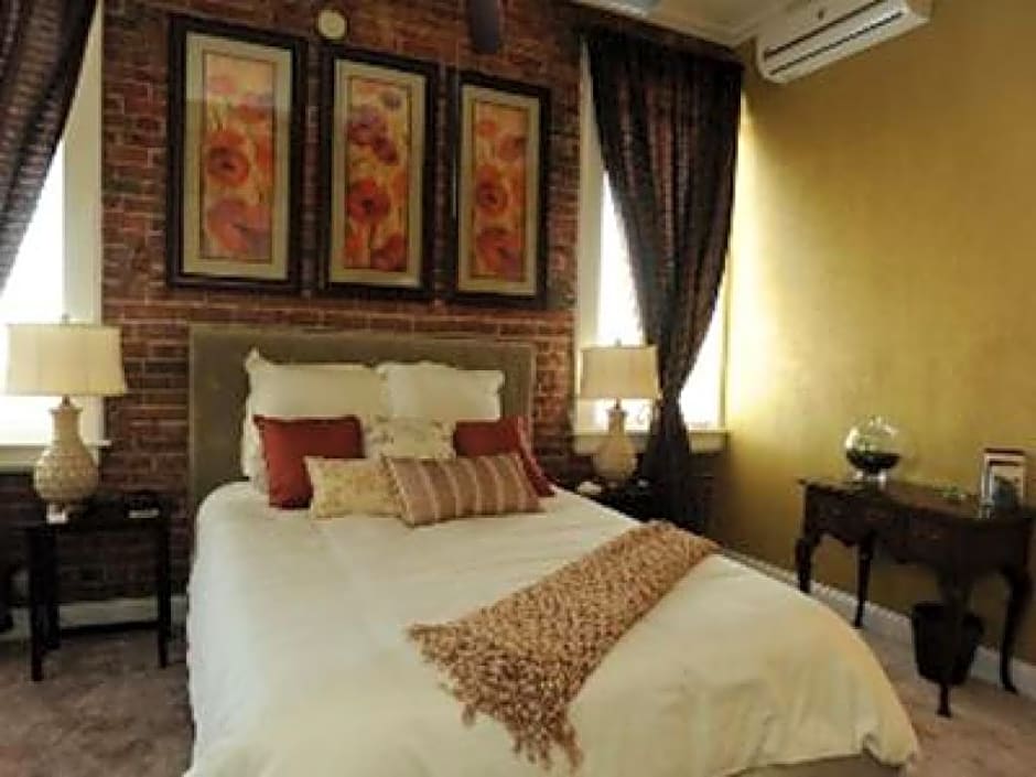 Hamilton House Inn