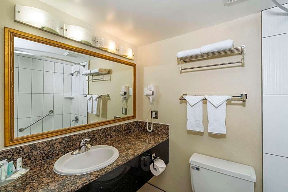 Quality Inn Downtown Inner Harbour