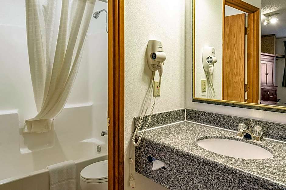 Econo Lodge Inn & Suites Madras