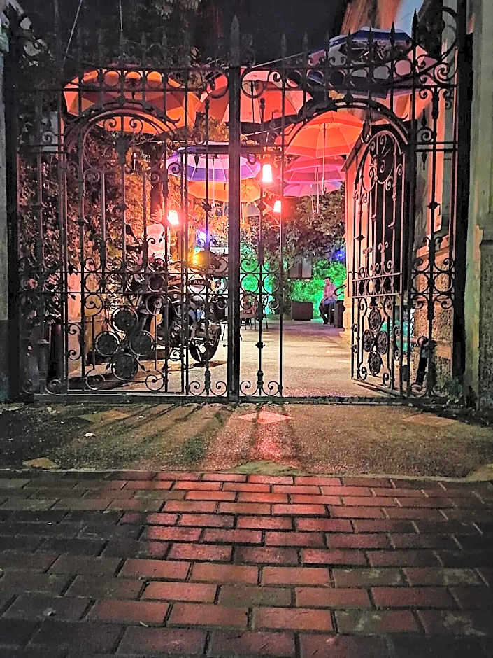 Karvi Hostel & Suites