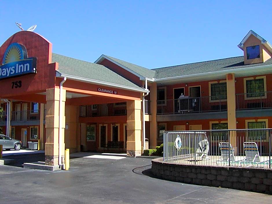 Days Inn by Wyndham Marietta White Water