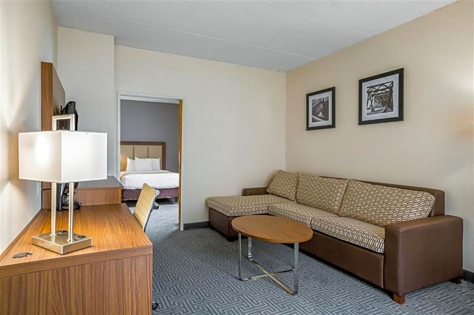 Quality Suites Lansing