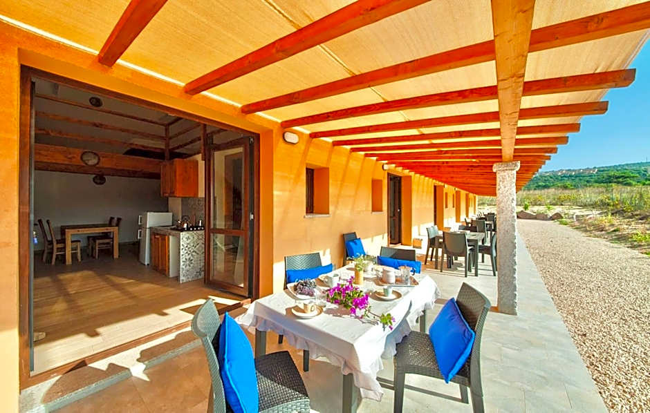 Lofts with private outdoor area and swimming-pool in Badesi