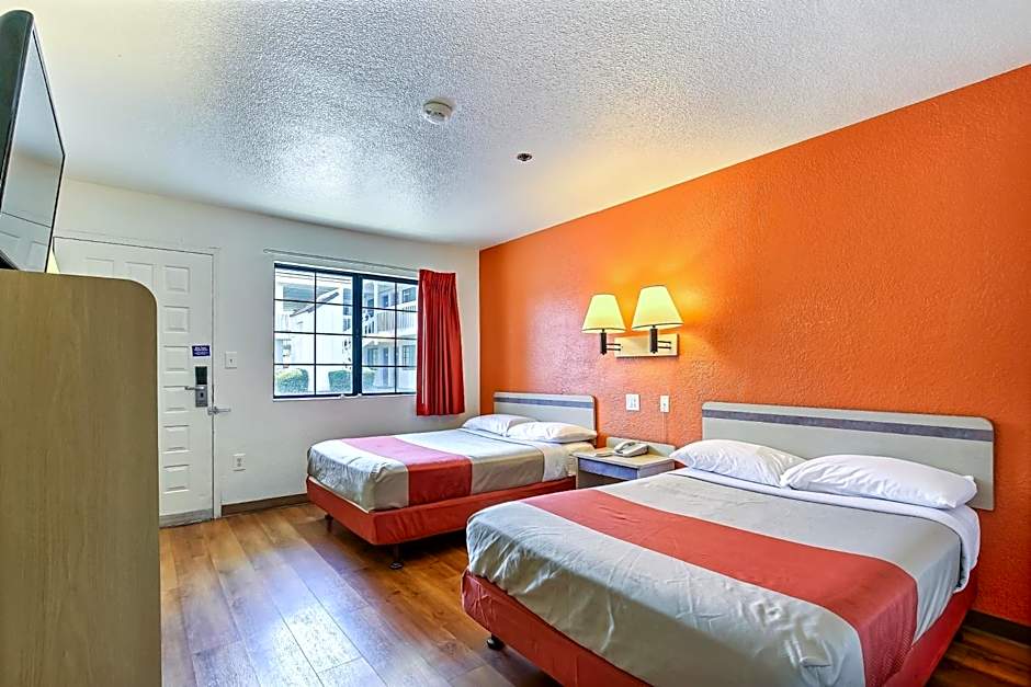 Super 8 by Wyndham Livermore