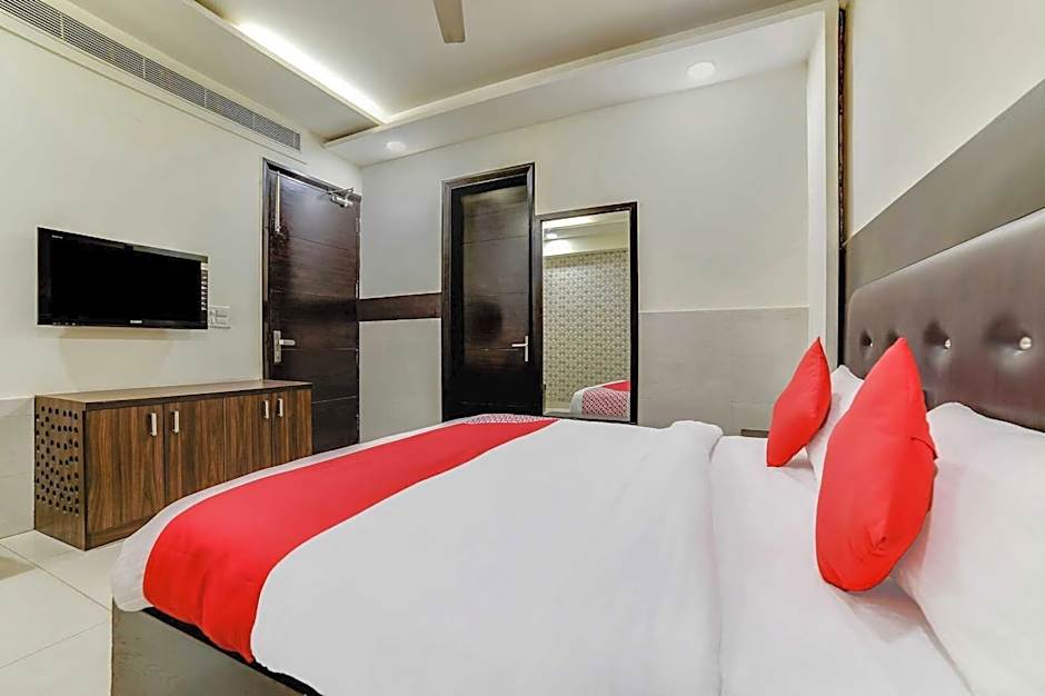 OYO Flagship 26585 Bhera Enclave Paschim Vihar – Delhi, NY