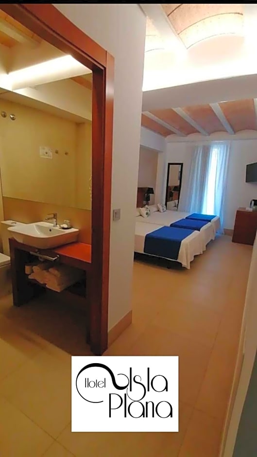 HOTEL ISLA PLANA