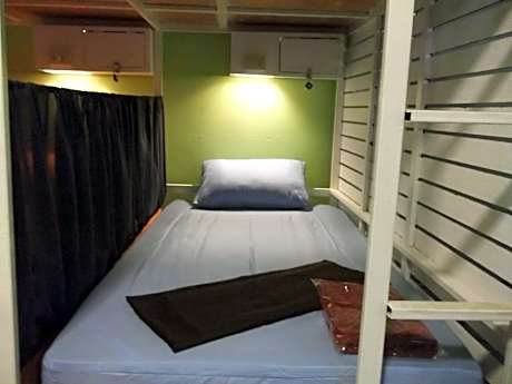 Bunk Bed in Mixed Dormitory Room