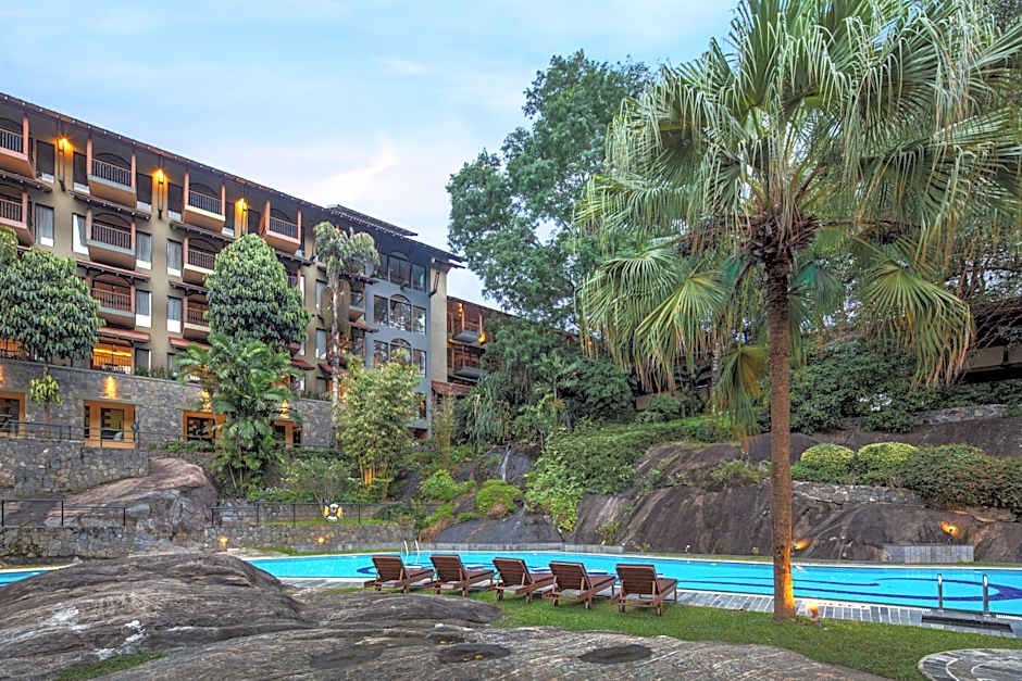 Earl's Regency Hotel