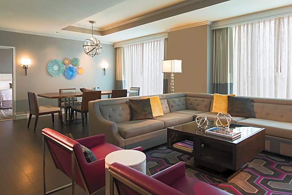 Renaissance by Marriott Tampa International Plaza Hotel