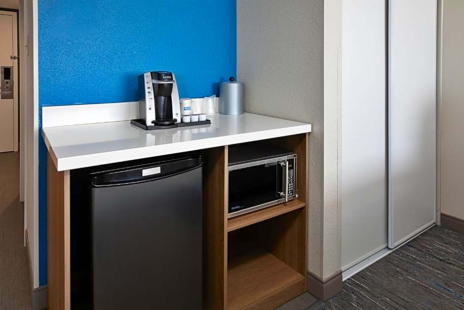 HOLIDAY INN EXPRESS & SUITES FREDERICTON By IHG