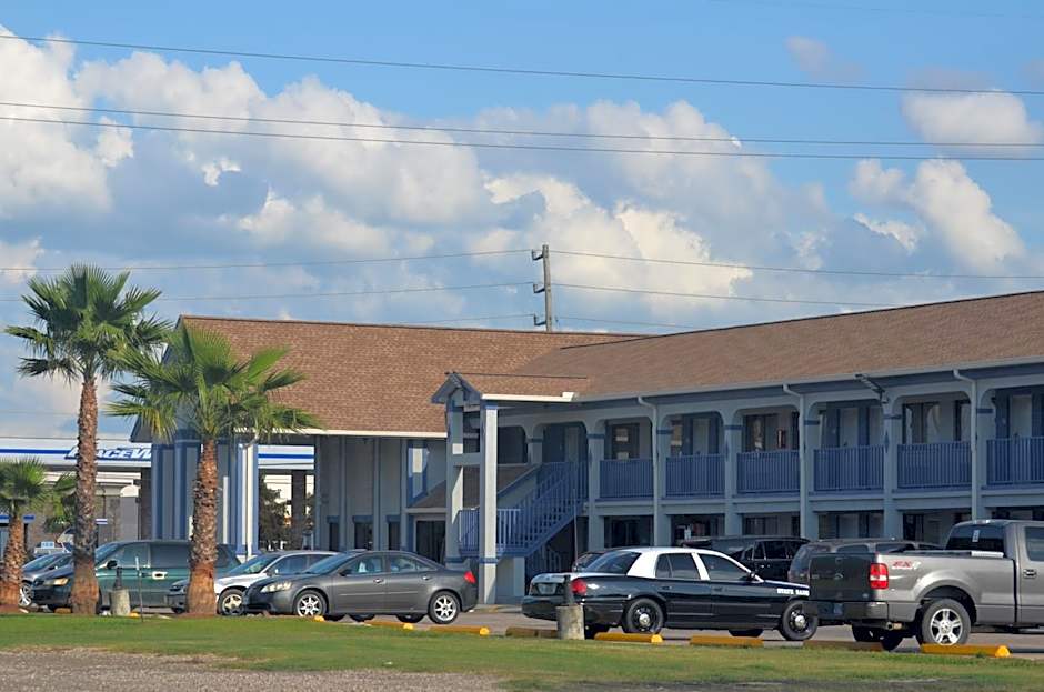 Travelers Inn